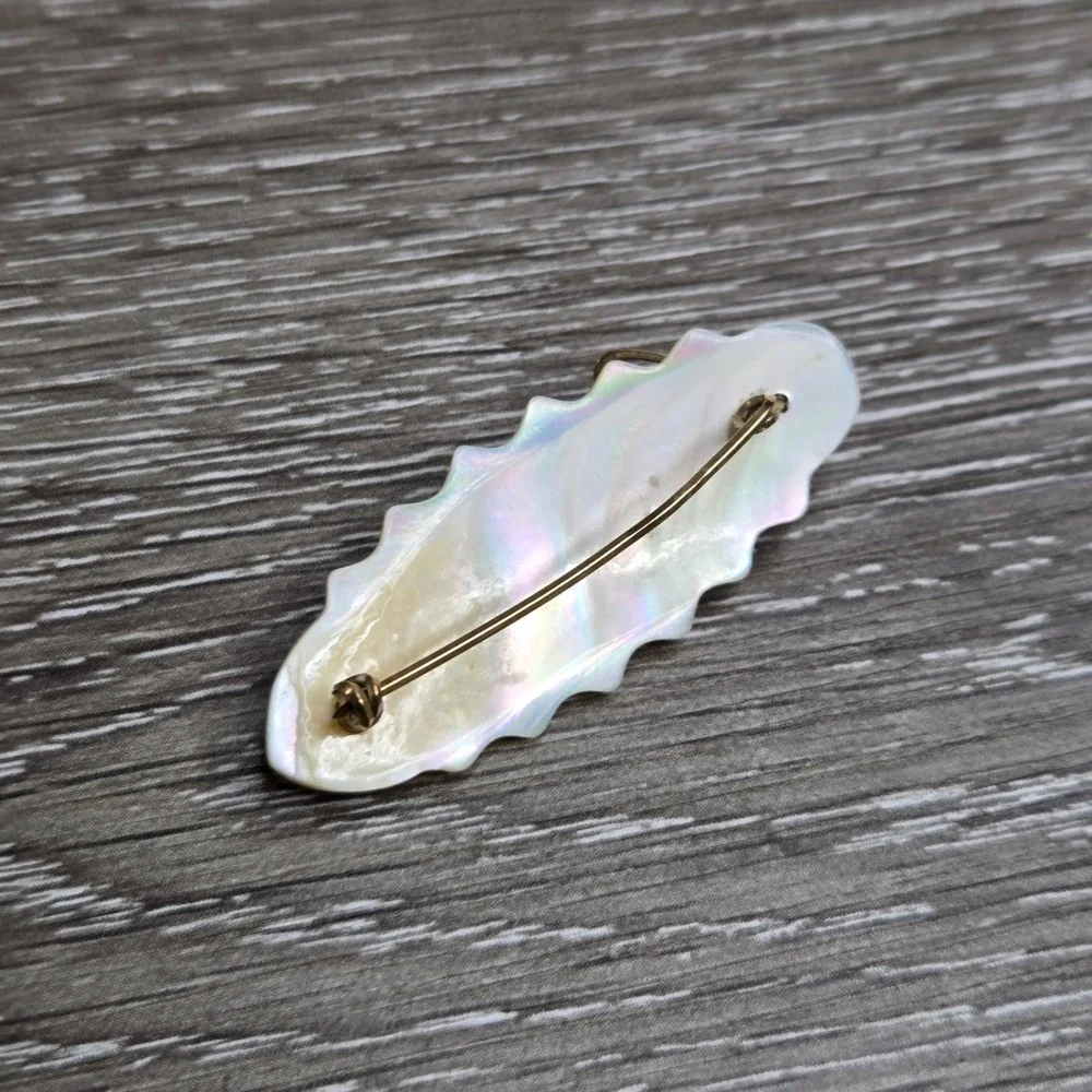 Vintage Mother of Pearl Shell Leaf Shaped Brooch Wire C-clasp Pin